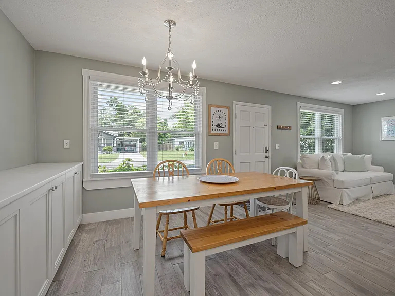 537 Margaret St — Photo 14
