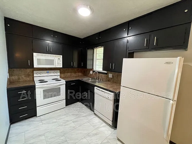 2816 W Chicago St — Photo 6