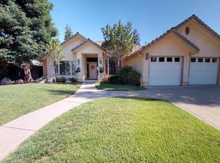 2212 Cromwell Ave, Clovis, CA 93611