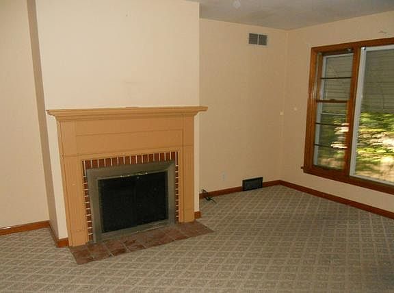5th image of 947 Lincoln Ave