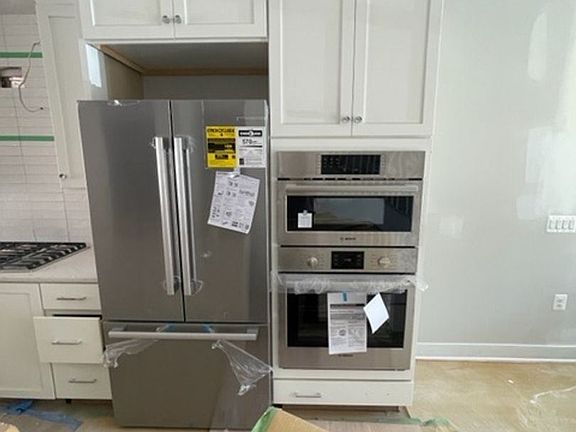 2nd image of 10234 Grosvenor Pl