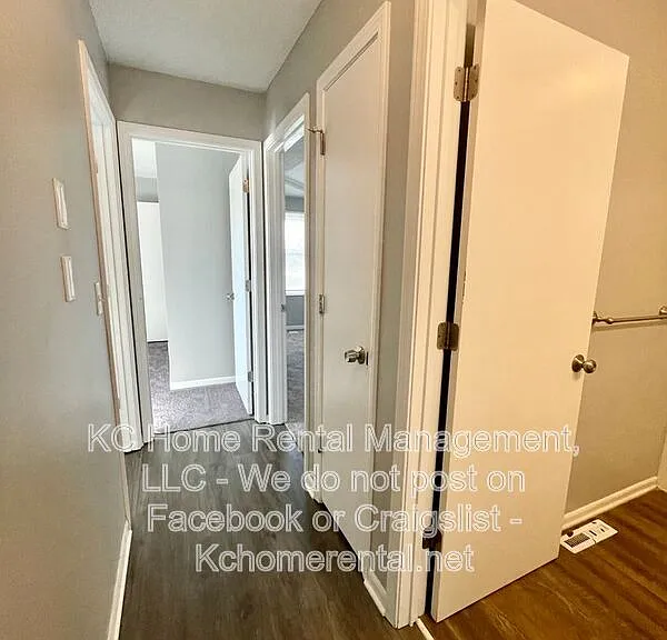 10606 N Oak Trafficway — Photo 12