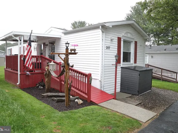 207 Silver Wind Ct N, Lancaster, PA 17603