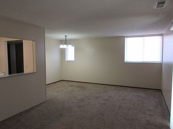 5th image of 2801 Emerson Ave APT 14