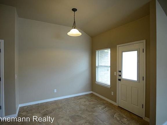 4th image of 307 Sladecek Dr #B
