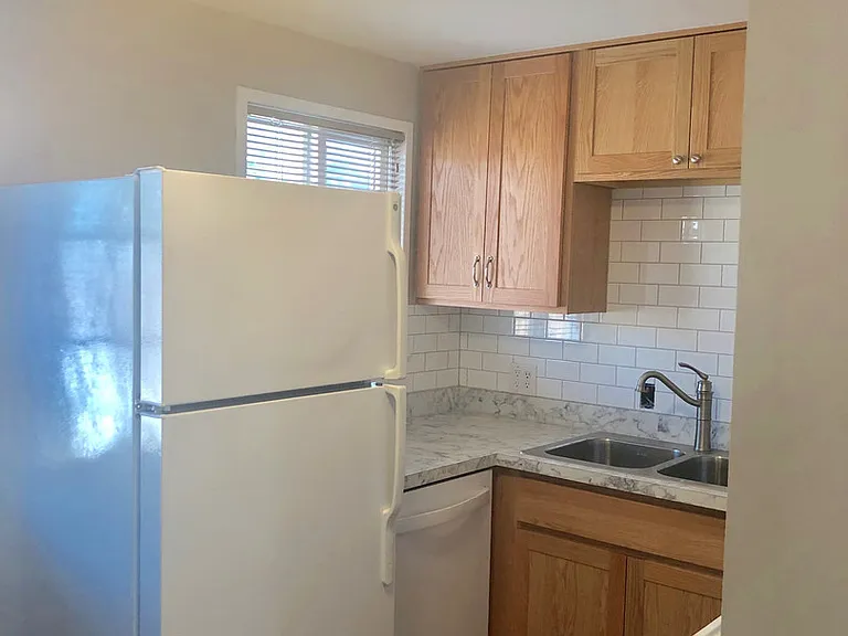 409 W Ridge Rd — Photo 5