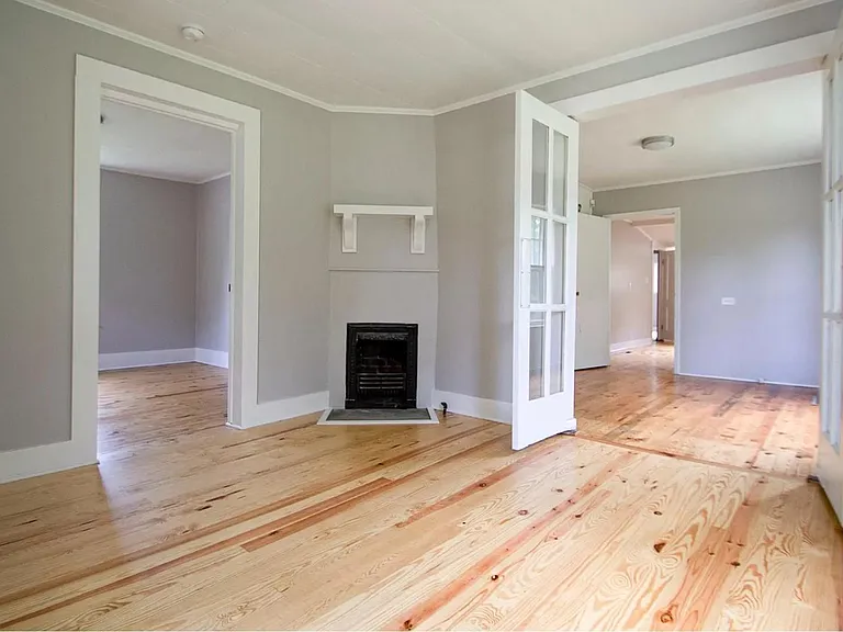 209 Moore Ave — Photo 2