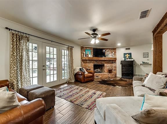 4th image of 2200 Dartmouth Ln