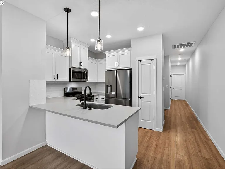 8176 SE Blanton St — Photo 2