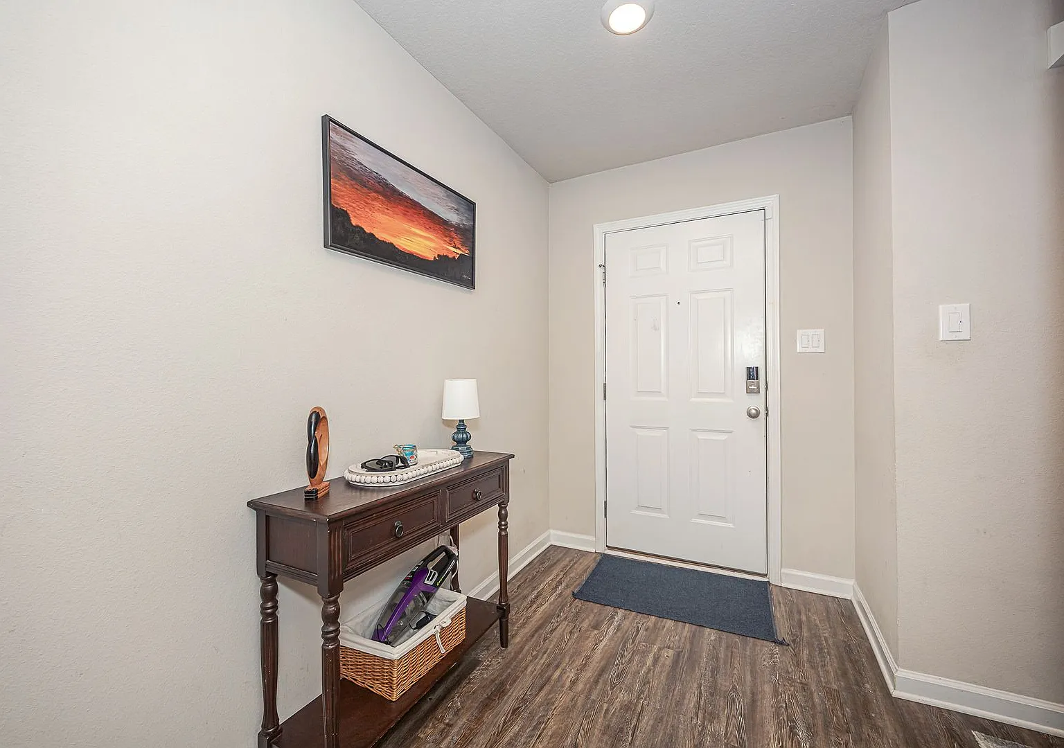 Spacious 4BR Home on Oversized Lot in Woolmarket with Covered Patio & Fire Pit — Photo 4