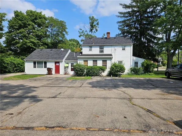 3905 Far Hills Ave, Dayton, OH 45429