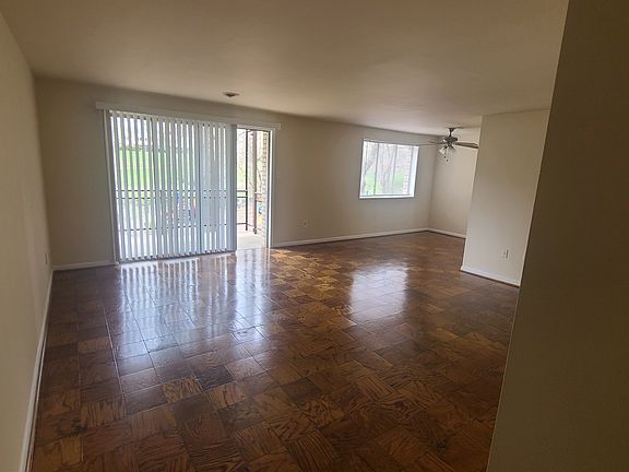 3rd image of 10220 Rockville Pike APT 202