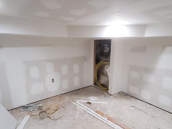 4th image of 2555 S Massey St