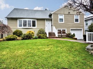 828 Glen Dr, Woodmere, NY 11598