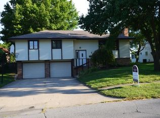 705 E 3rd St, Cameron, MO 64429