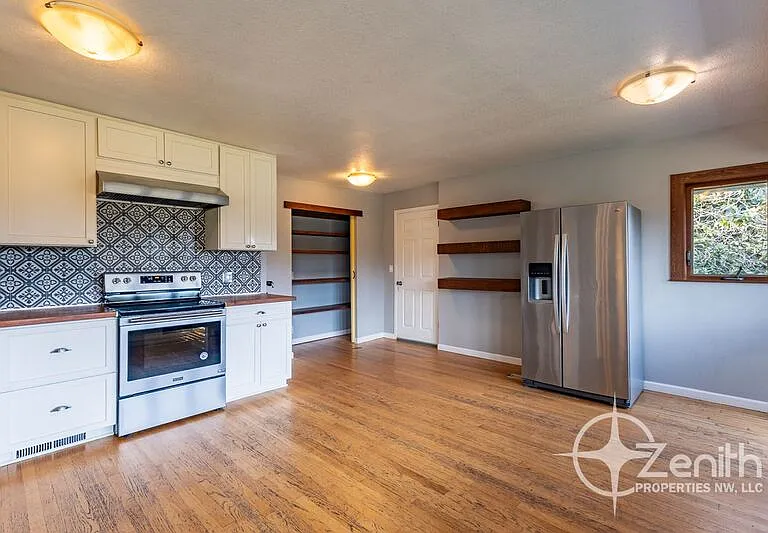 4508 NE 174th St — Photo 18