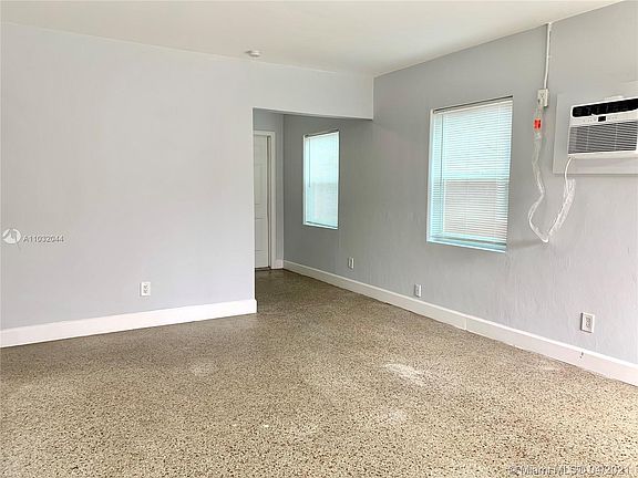3rd image of 2315 Adams St #27