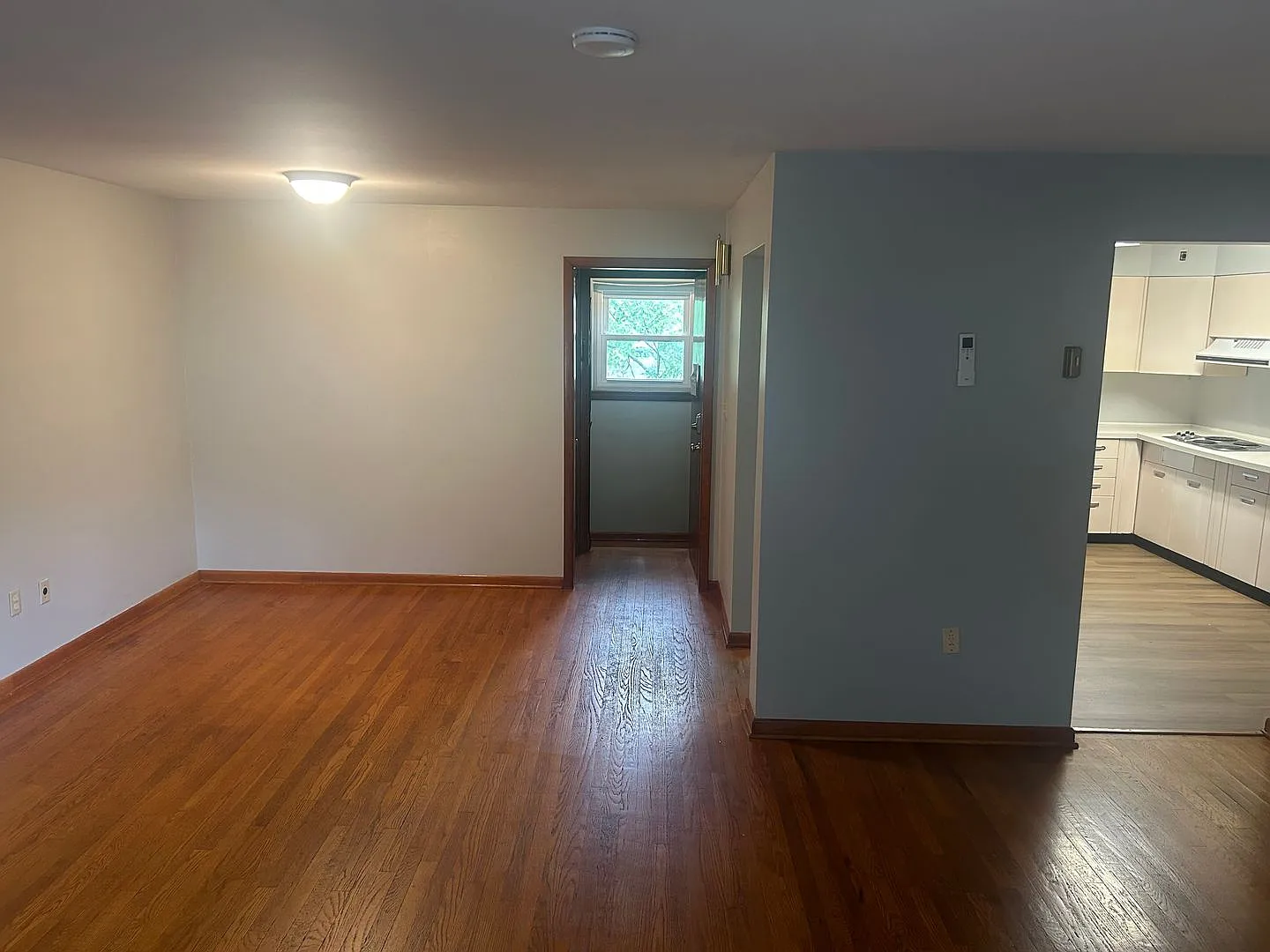 Spacious 3 BR with Central Air and Heating! — Photo 3