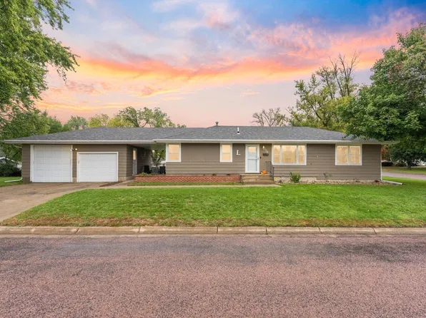 210 E Maple St, Beresford, SD 57004