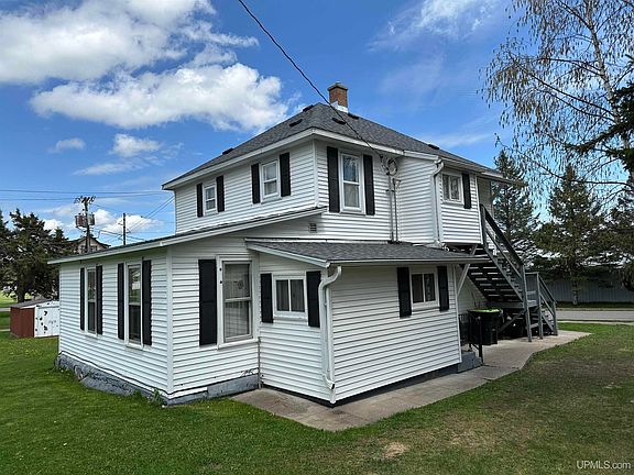 3rd image of 209 W Railroad St