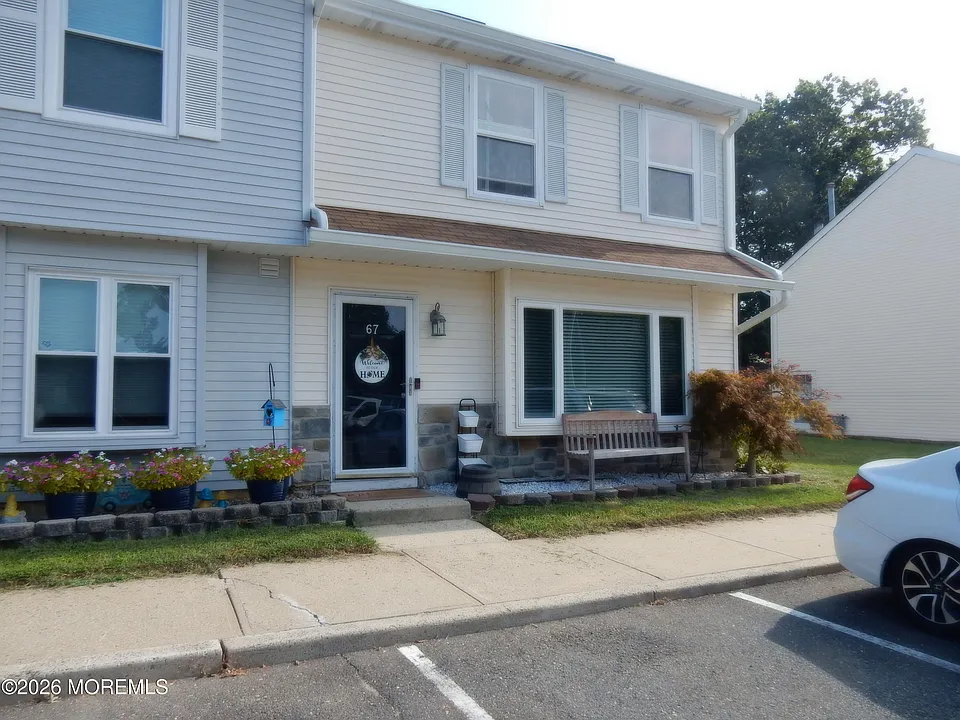 67 Rita Ln