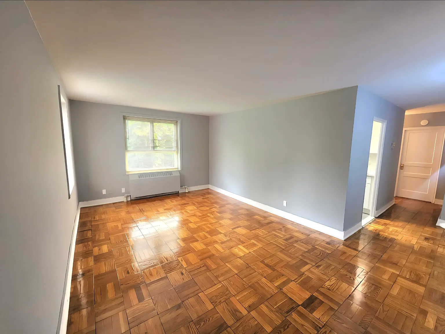 1 bed, 883 sqft, $2,350 — Photo 1