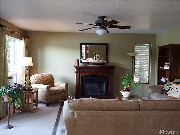 5th image of 611 E Ballantrae Dr