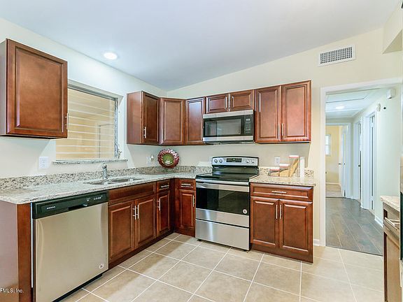 4th image of 2211 Limoges Dr E