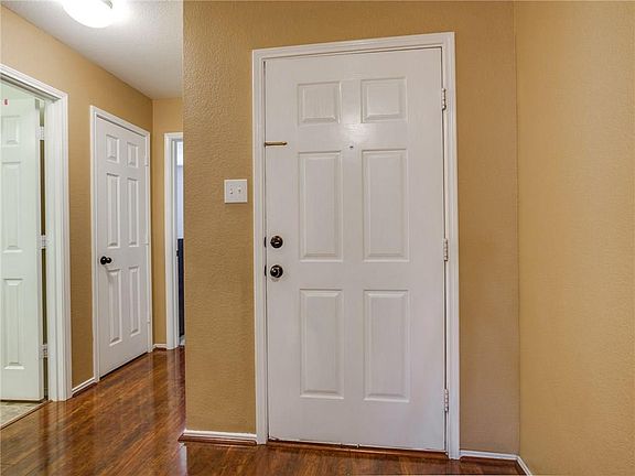 4th image of 916 Bee Creek Ln