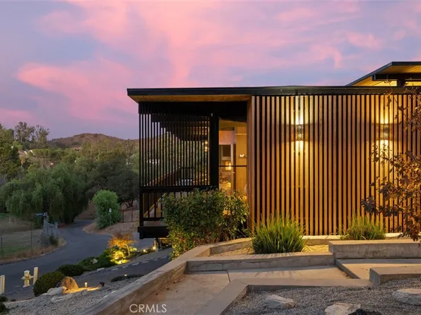 21090 Rios St, Woodland Hills, CA 91364