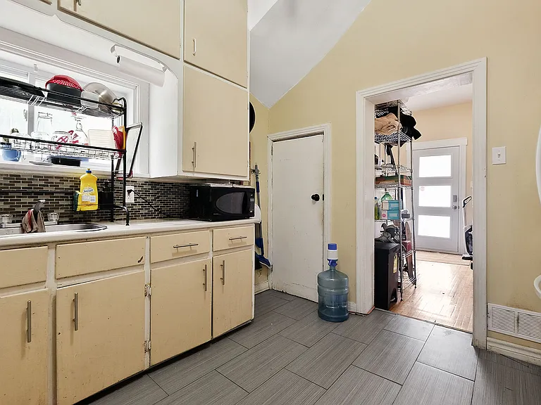 481 Besserer St #1 — Photo 36