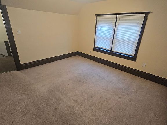 4th image of 1118 Revell Ave #2R