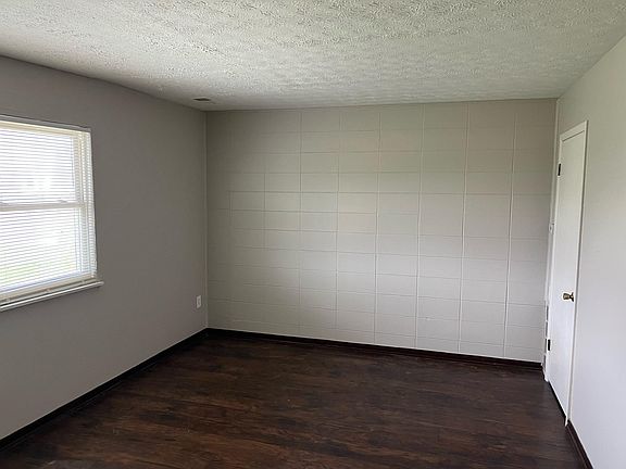 2nd image of 2060 Joyce Ave #B