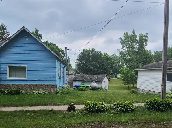 305 Butler St, Volga, IA 52077