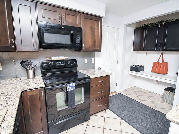 3rd image of 203 Meadow Creek Dr