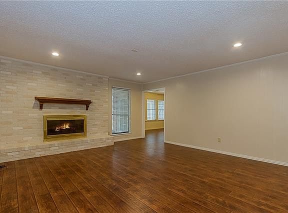 5th image of 1739 Southampton Dr