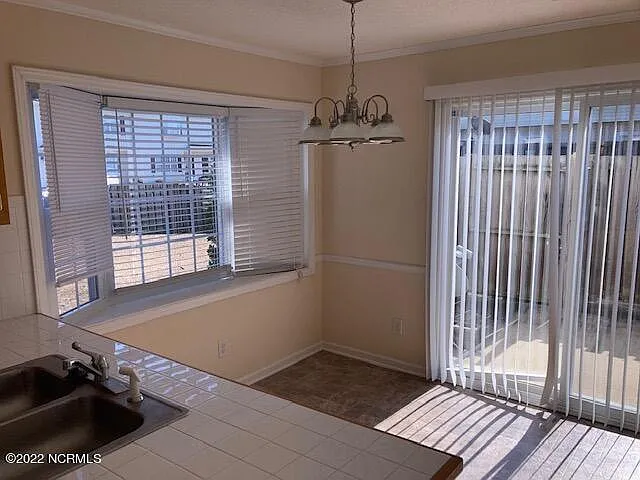 2 bed, 1.5 bath, 1043 sqft, $900 — Photo 4