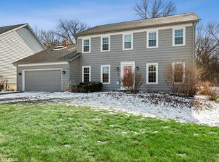 2661 Sun Valley Rd, Lisle, IL 60532