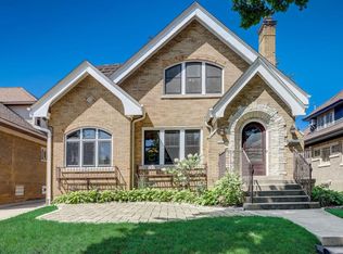 2457 Lefeber Ave, Wauwatosa, WI 53213