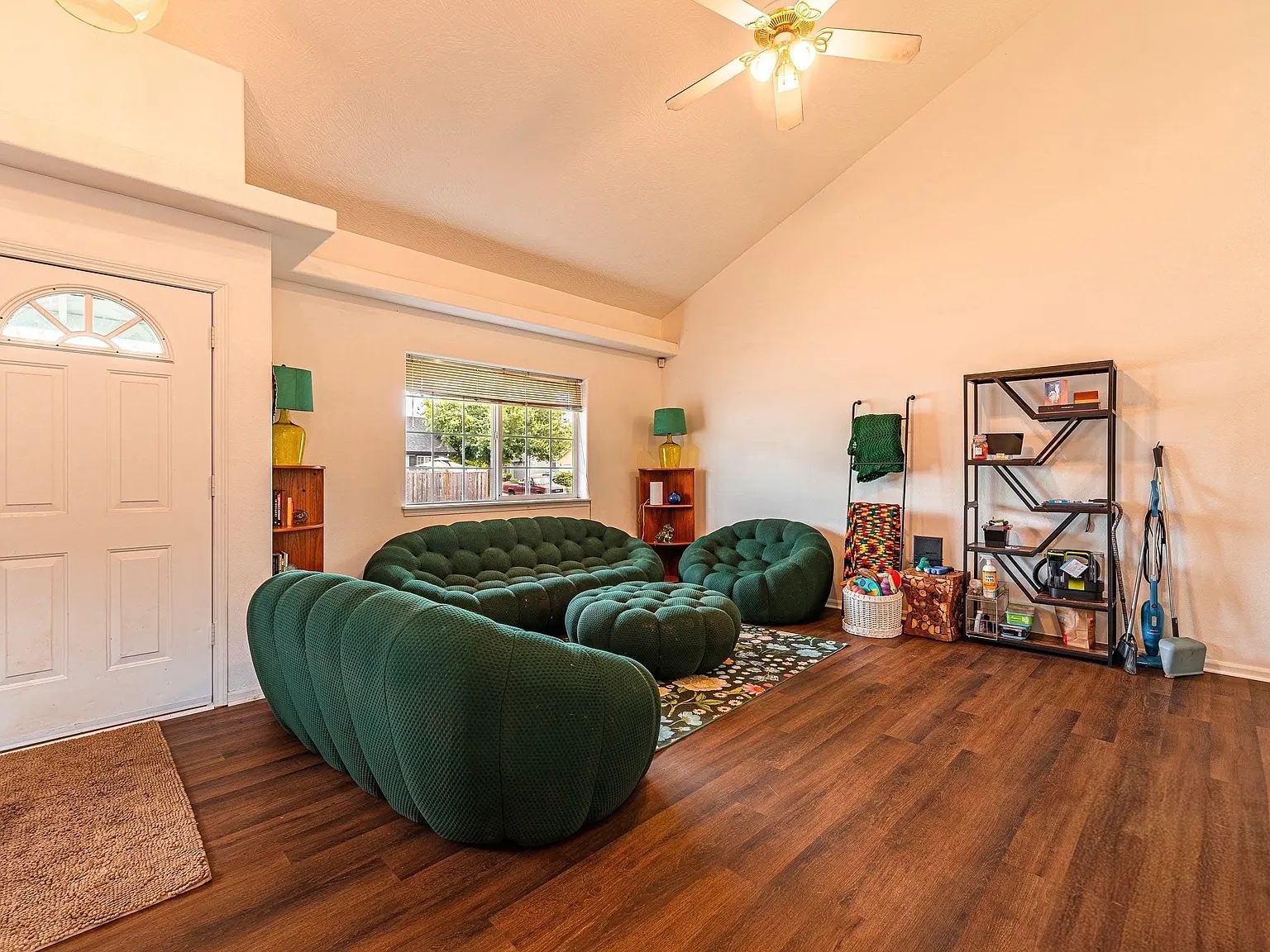 2 bed, 1100 sqft, $1,995 — Photo 3