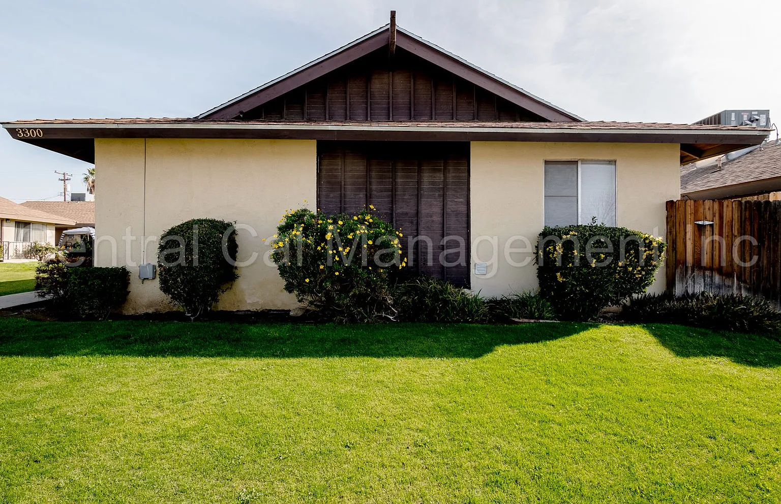 3300 N Chester Ave photo 1