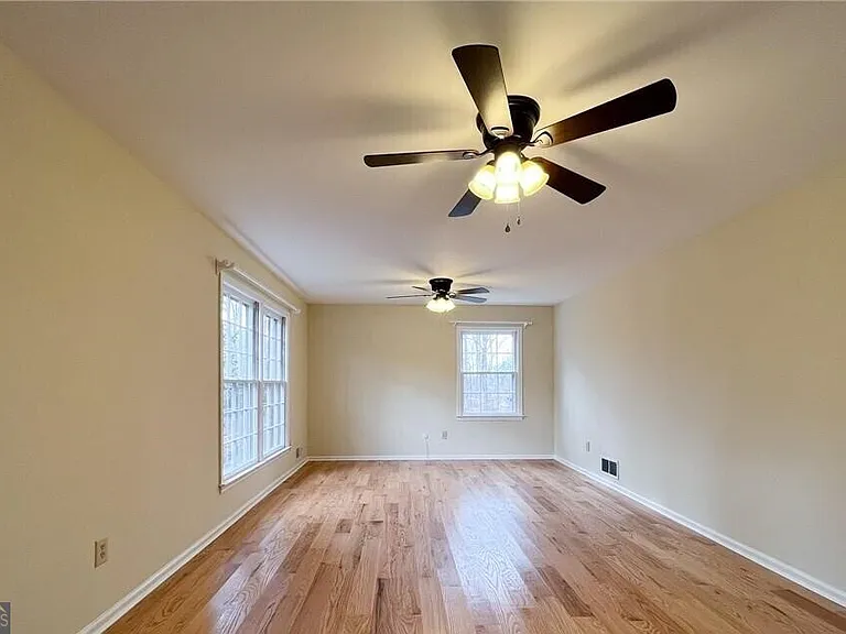 195 Deerfield Rd — Photo 5