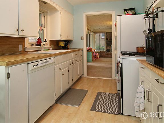 4th image of 1233 Woodland Ave NW