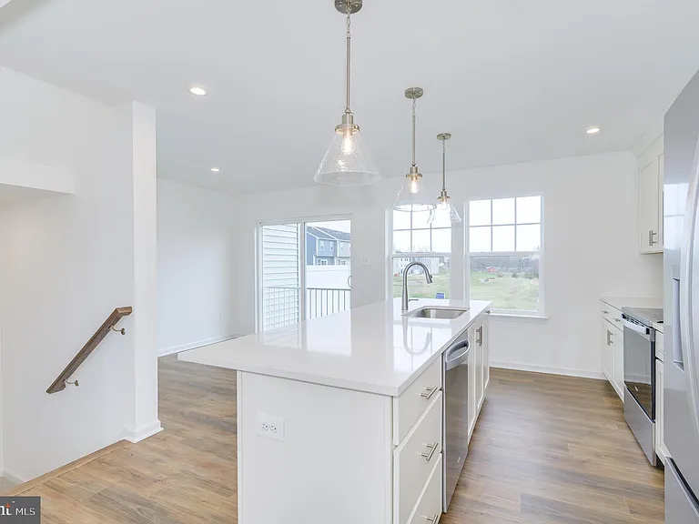 519 Fontana Cir — Photo 19