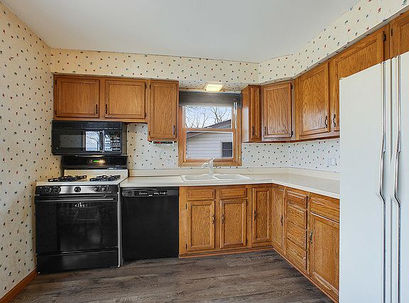 3rd image of 30 Blackhawk Dr