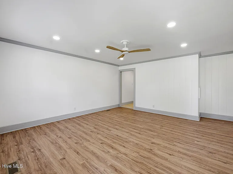 1714 Lucerne Way — Photo 4