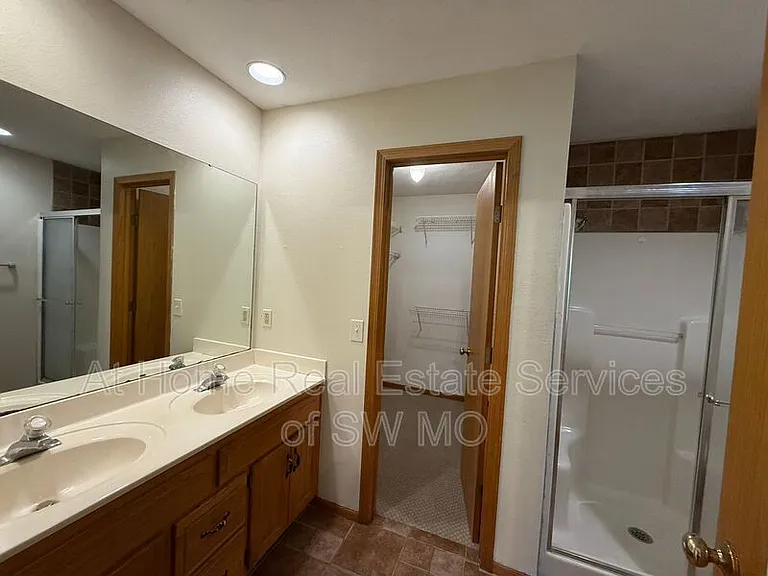4338 S York Ave — Photo 11