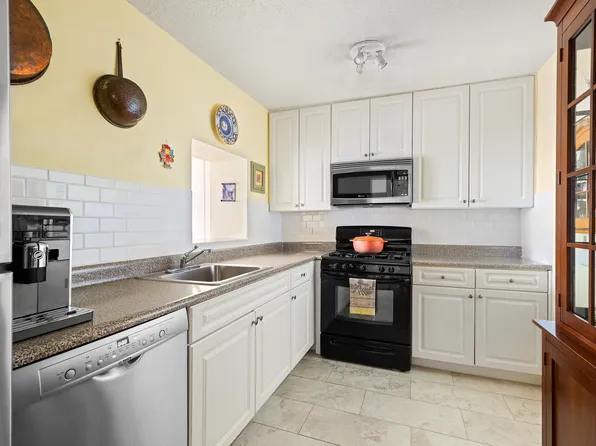 595 Main Street 204 image 3 of 14