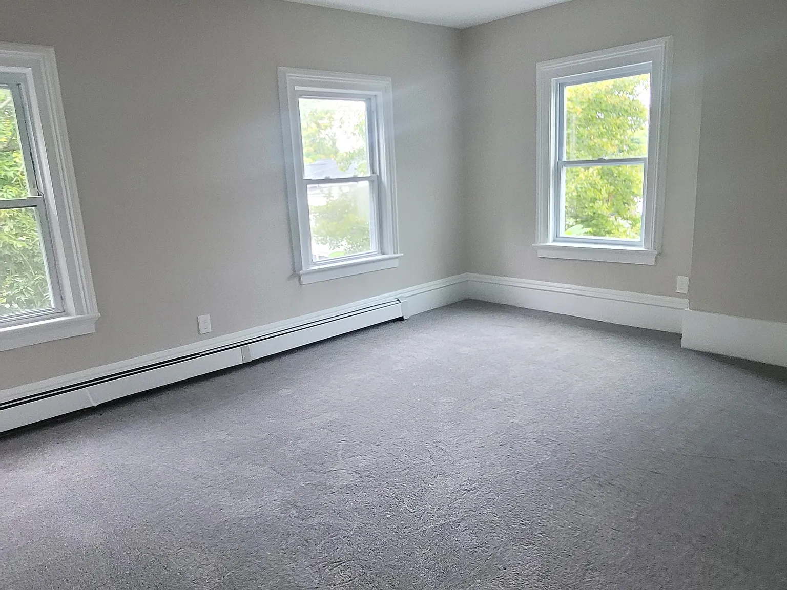 3 bed, 750 sqft, $3,200 — Photo 3
