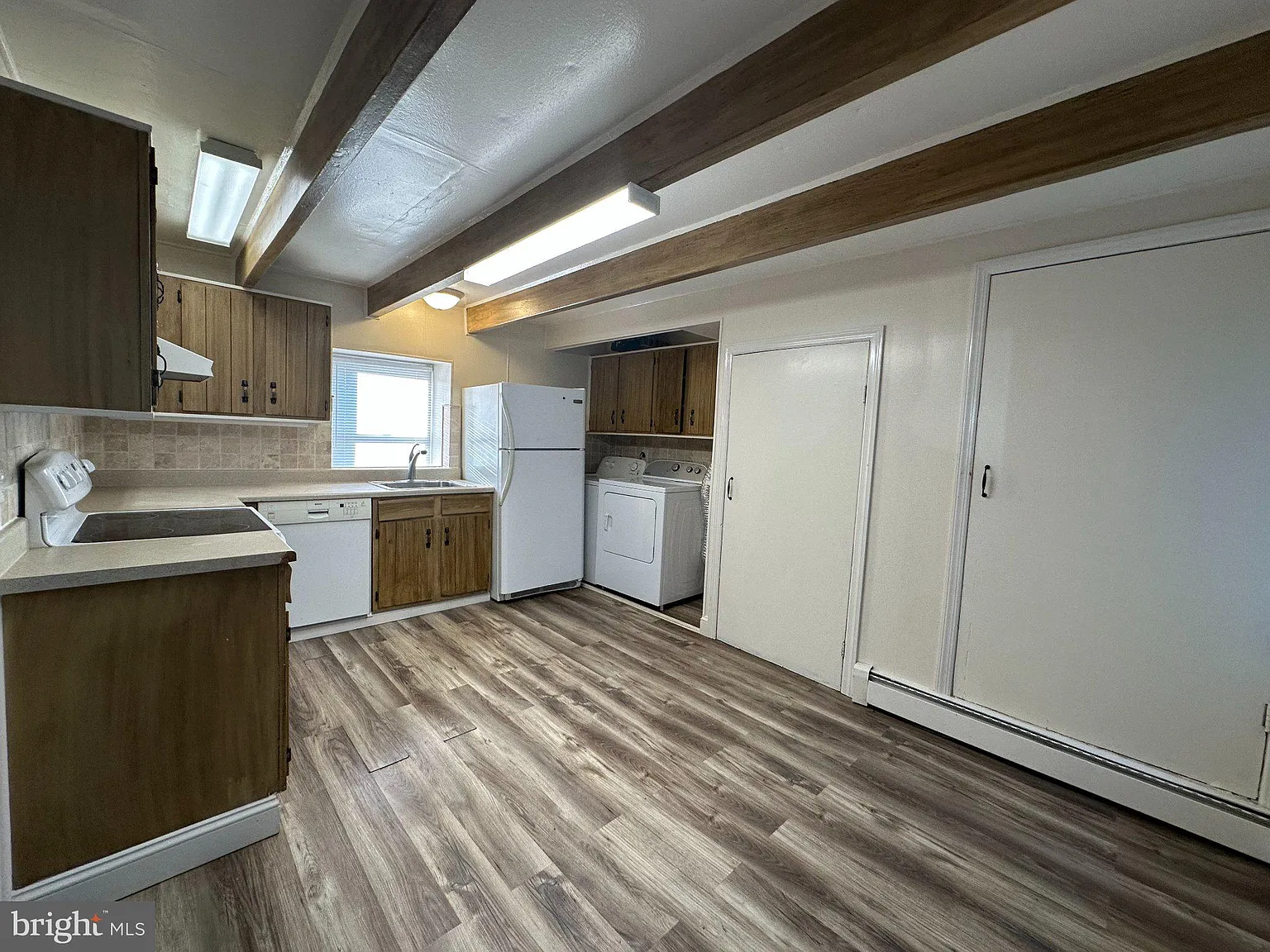 2 bed, 1.0 bath, 1119 sqft, $1,750 — Photo 2